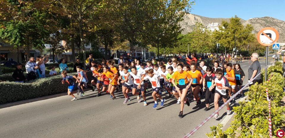 Excelente Milla Escolar Eldense en la avenida de Ronda