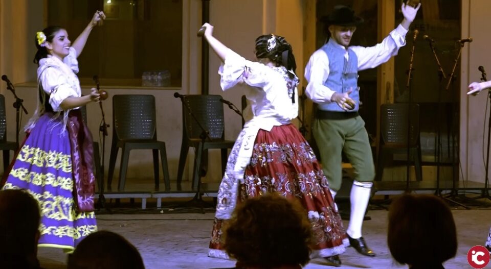 Actuación de las jornadas Juveniles Nacionales de Folklore organizadas por la FEAF