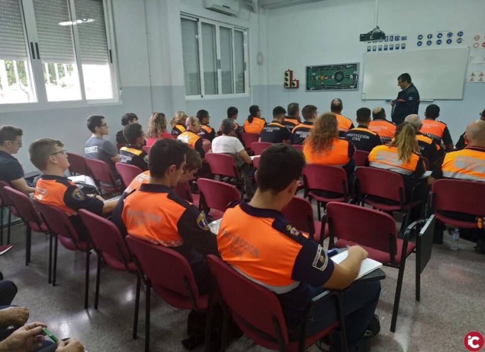 35 voluntarios de Protección Civil de la provincia se forman en Petrer con el curso básico que imparte el IVASPE