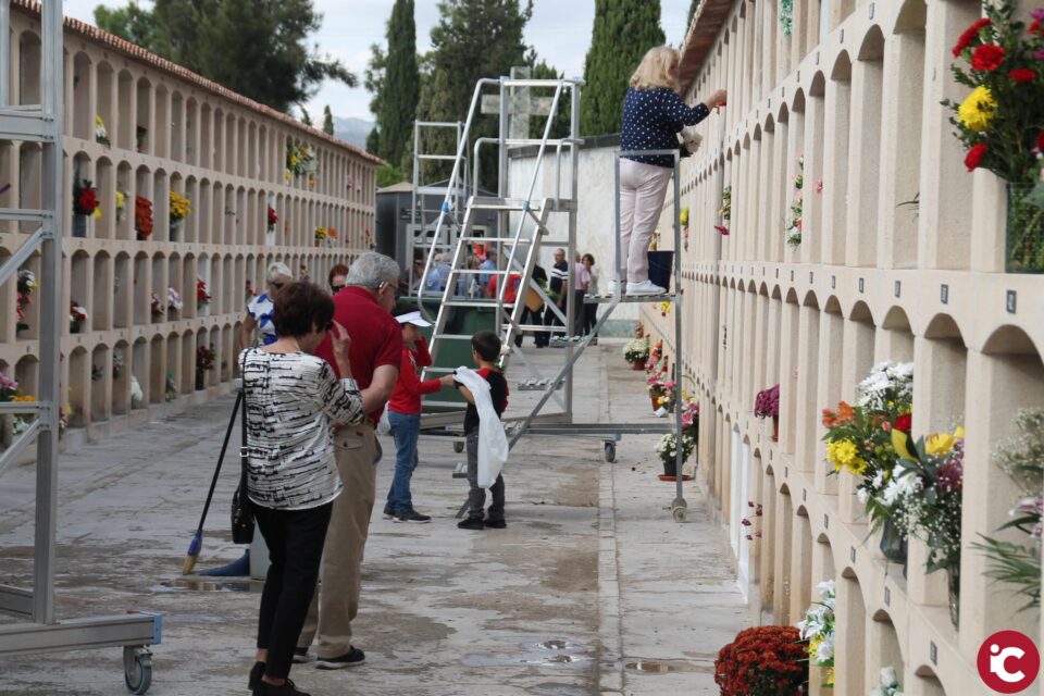 Petrer se prepara para celebrar el Día de Todos los Santos con un horario especial del cementerio