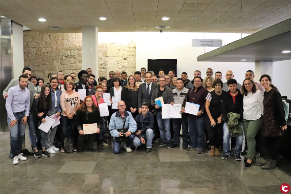 El Ayuntamiento entrega los diplomas a los 136 alumnos de los cursos de inserción laboral promovidos dentro de la Estrategia EDUSI