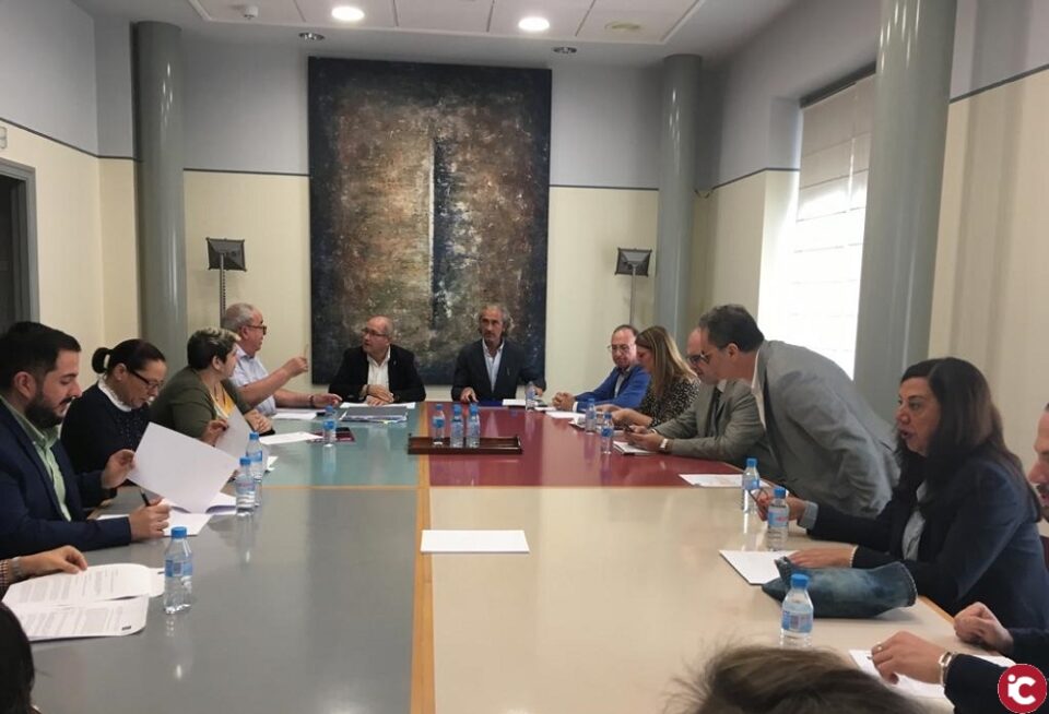El Patronato de la Vivienda del Ayuntamiento aprueba la elección de sus vocales y tres concursos para el control de accesos del Portalet-LAB-15