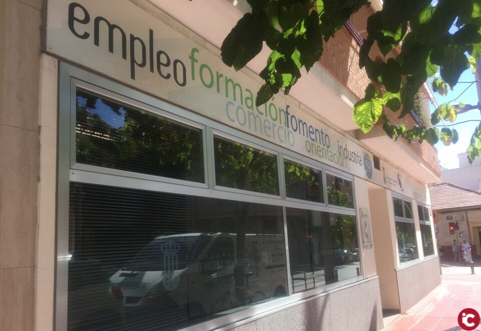 Doce jóvenes desempleados se incorporan a partir de noviembre a varios servicios municipales