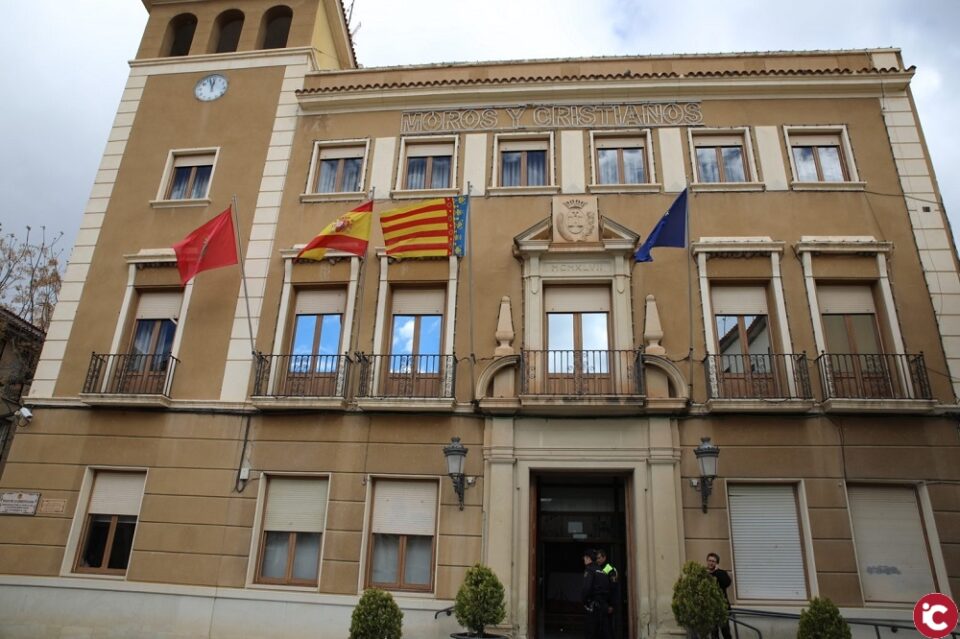 El Ayuntamiento de Elda elimina la botellas de plástico en los plenos municipales