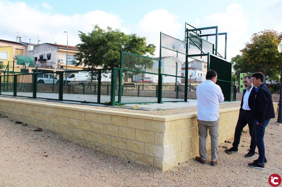 El Ayuntamiento de Ibi hace una pista multideporte en el parque de Campos