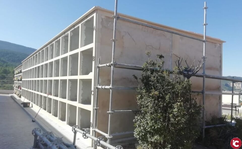 El Cementeri Sant Antoni Abat samplia en 128 nínxols més