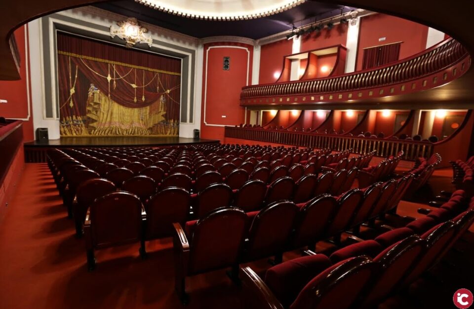 Las taquillas del Teatro Castelar abrirán un día antes de los espectáculos para la venta de localidades