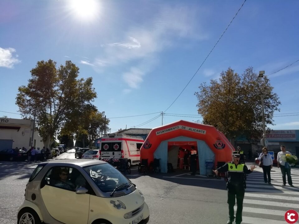 Alicante celebra una festividad de Todos los Santos en el Cementerio muy tranquila
