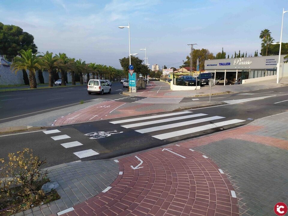 Movilidad finaliza e incorpora a la red los nuevos itinerarios ciclistas que estrena Alicante en Avenida de Denia