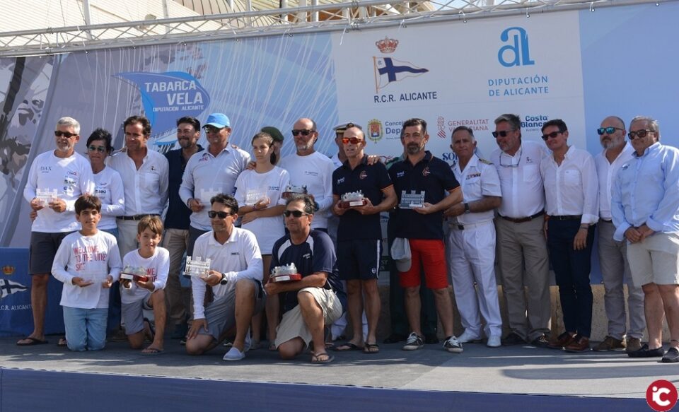 La Concejalía de Deportes promociona las actividades náuticas de vela con una subvención de 5.230 euros para la Regata Tabarca