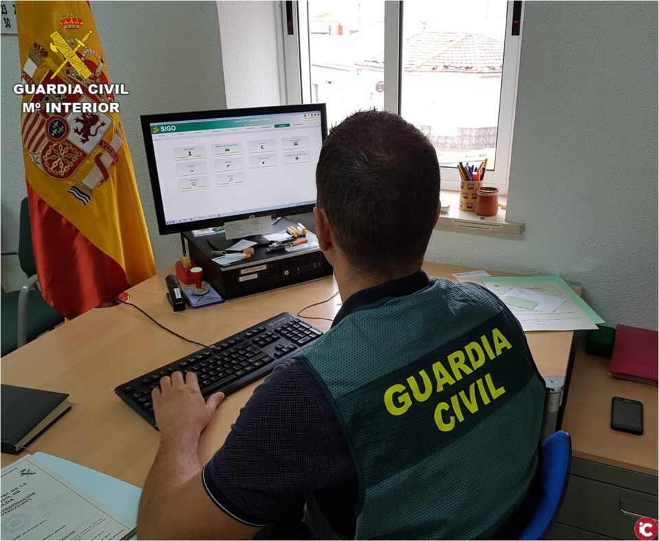 La Guardia Civil detiene a tres personas por la presunta comisión de diversas estafas