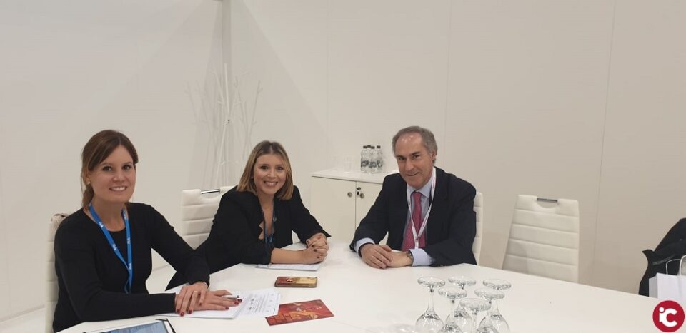Mari Carmen Sánchez se reúne con el Director de la OET en la World Travel Market para alinear estrategias de promoción conjuntas en 2020