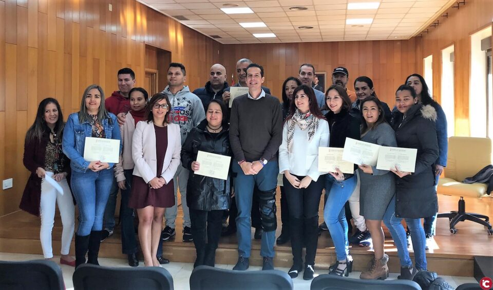 El Ayuntamiento de Elda entrega los certificados de la VIII Edición de la Escuela de Acogida