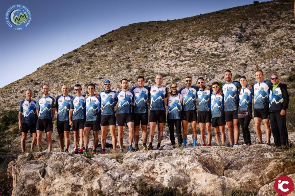 Finaliza el año la sección de carreras por montaña con la participación en diversas pruebas y la despedida del año con una subida a la Serra del Sit