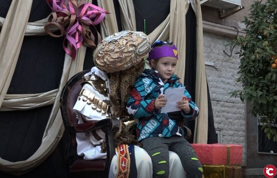 El Cartero Real visita la localidad de Agost