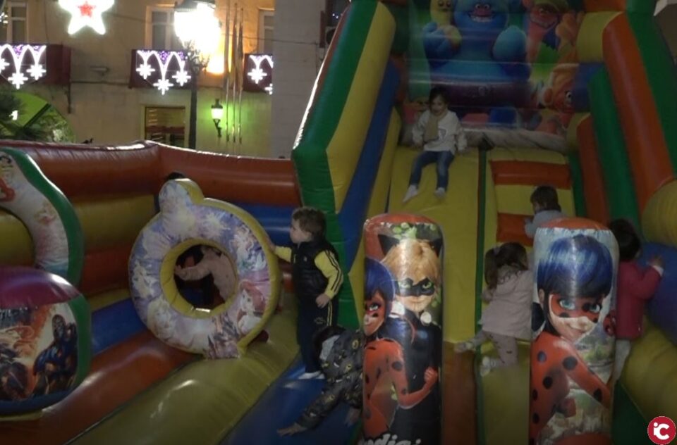 Gran recibimiento al Paje Real a su llegada a Novelda