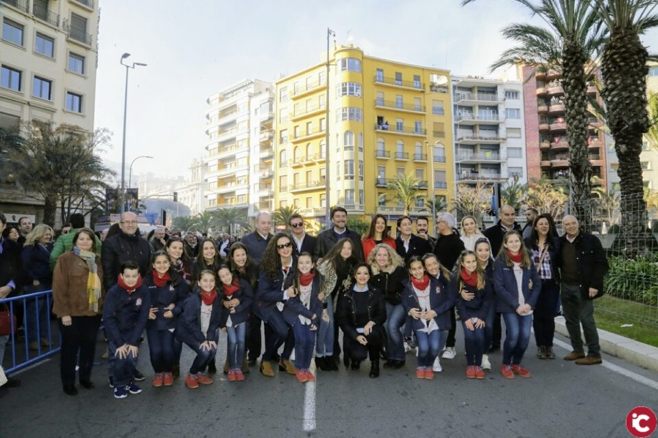 Reyes Martí hace un guiño a los Magos de Oriente disparando una mascletà que comienza con truenos de colores