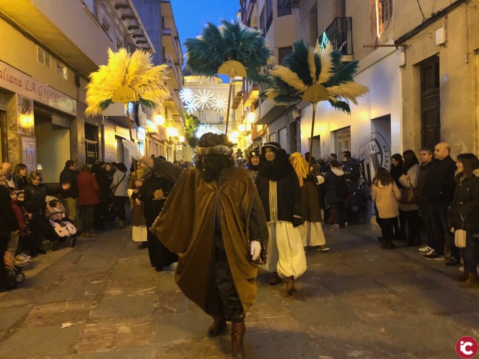 El Cartero Real recibe centenares de cartas llenas de peticiones para los Reyes Magos