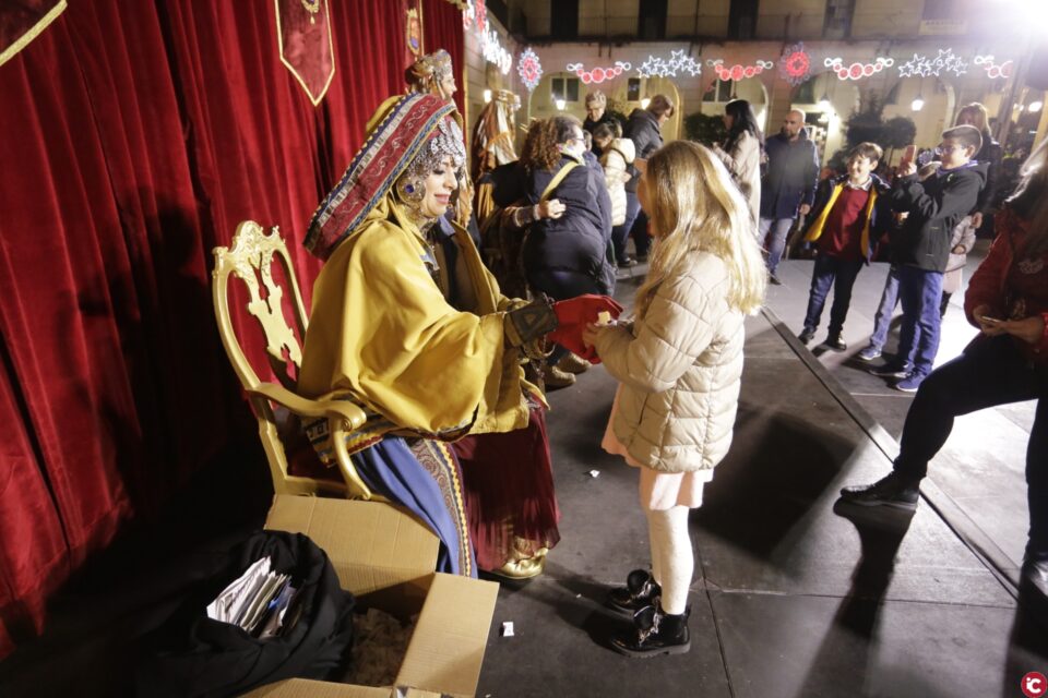 Las Carteras Reales anuncian desde la Plaza del Ayuntamiento la inminente visita de los Reyes Magos a Alicante