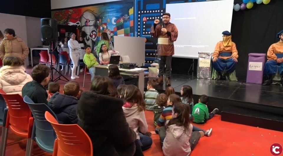 Los pajes de los Reyes Magos llegaron ayer al Espacio Joven de Villena