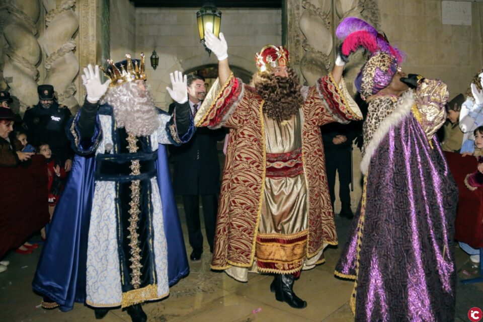 Éxito de la LXXIII Cabalgata de los Reyes Magos más multitudinaria de los últimos años en Alicante