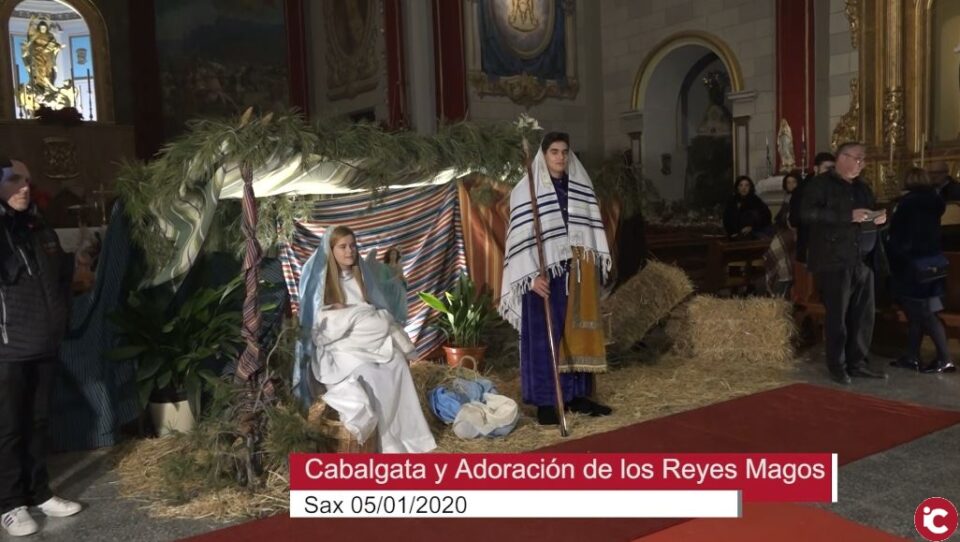 Los Reyes Magos inundan las calles de Sax de magia