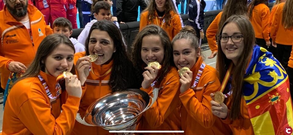 Cinco leonas del Elda Prestigio