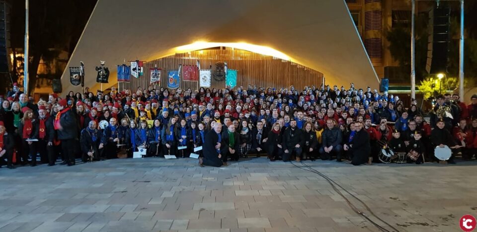 Elda se llena de mil colores y de música para iniciar la Media Fiesta junto a la Festividad de San Antón