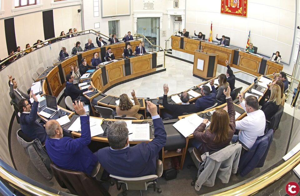 El pleno de la Diputación aprueba la nueva organización de la Comisión Provincial del Agua y reclama el trasvase del Tajo-Segura para regadío