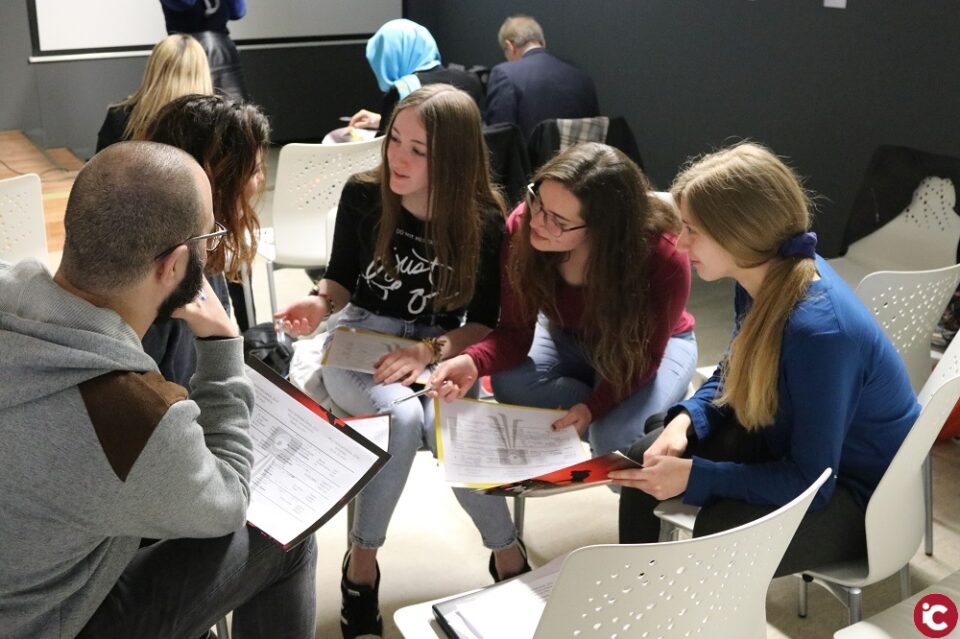 El Servei de Llengües de la UA amplia l'oferta de cursos de valencià en el campus de Sant Vicent i en set seus universitàries