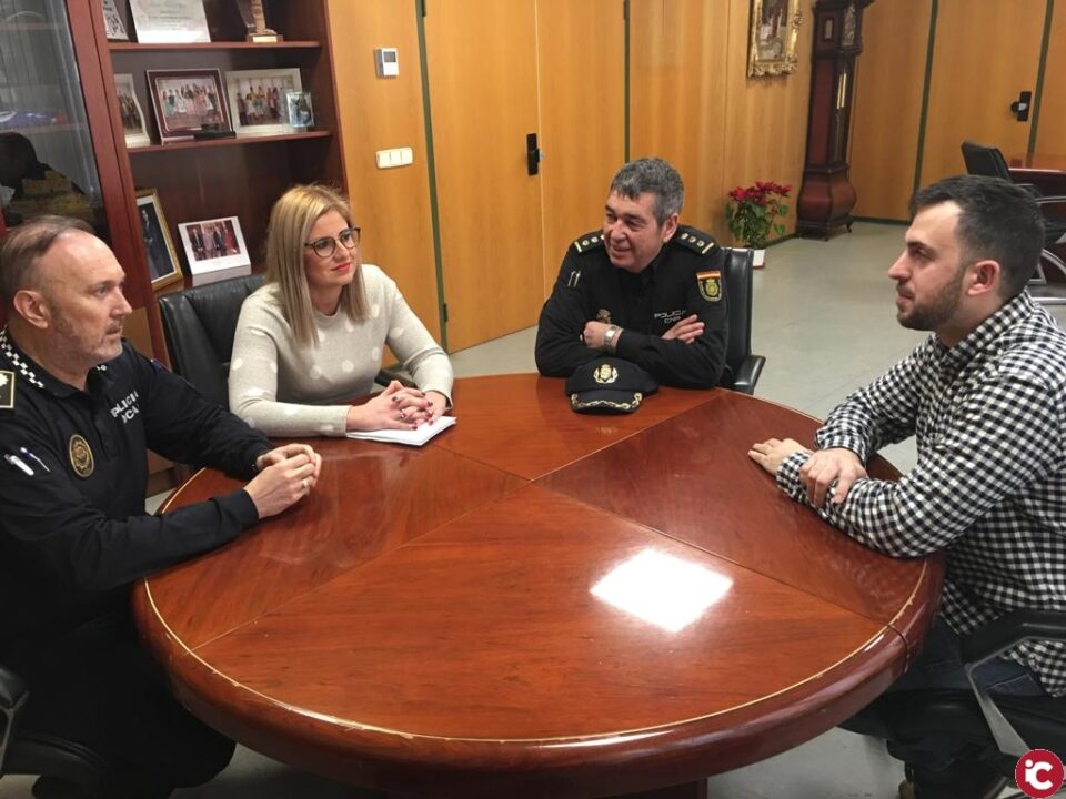 La alcaldesa de Petrer se reúne con el nuevo comisario de la Policía Nacional Elda-Petrer
