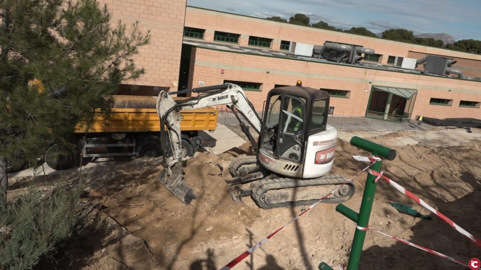 Sustituyen la rampa y la escalera de acceso al Pabellón Deportivo