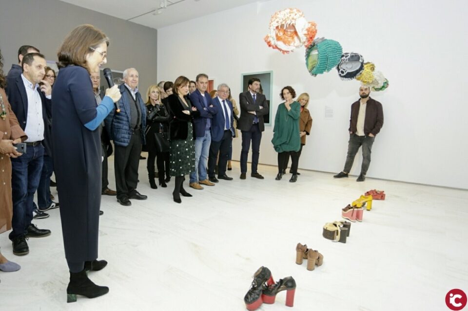 El Alcalde inaugura la exposición ¡Mírame! retratos en la Colección La Caixa de Arte Contemporáneo