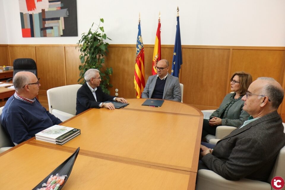 La Universitat d'Alacant i la Foguera Sèneca-Autobusos promocionaran la cultura alacantina entre els estudiants estrangers