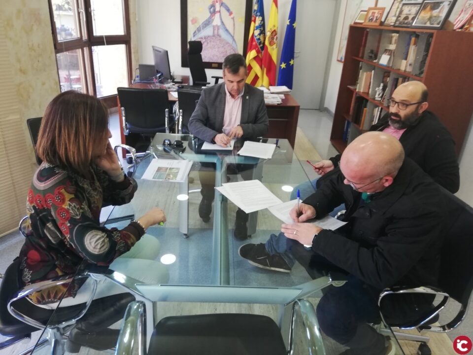El Ayuntamiento de Aspe mejora las condiciones de los trabajadores del Servicio de Recogida de Residuos Municipal con la firma de un nuevo Convenio Colectivo