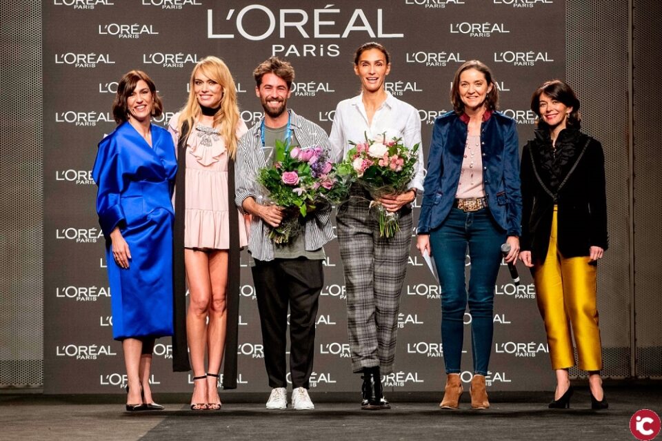 El diseñador eldense Juan Vidal recibe el premio a la Mejor Colección en la Semana de la Moda de Madrid