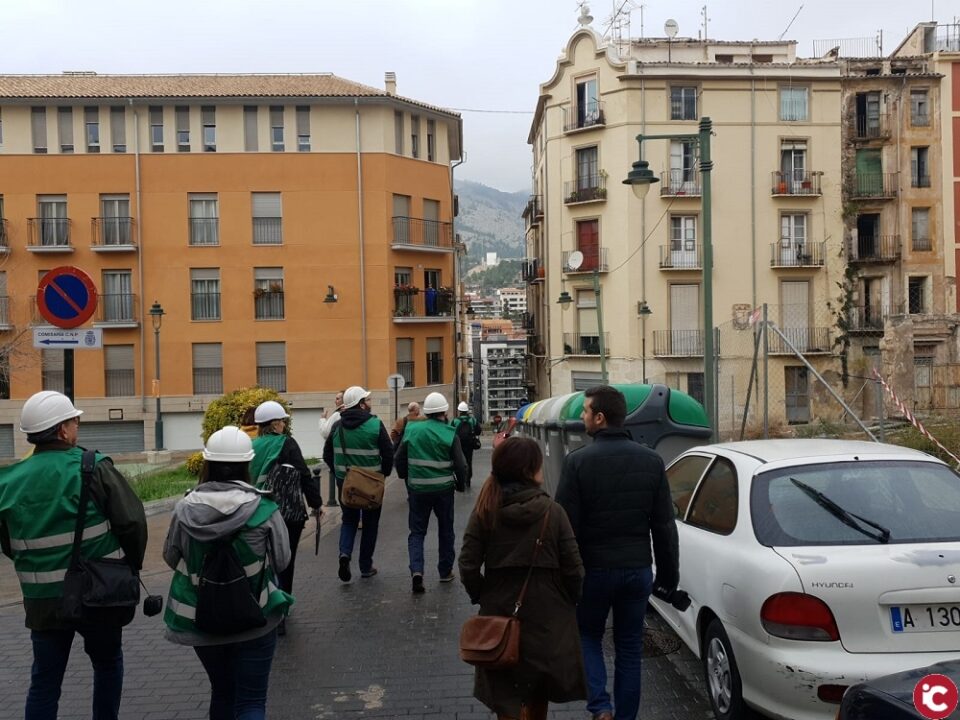 Comença la revisió dels edificis del centre per part dexperts en estructures