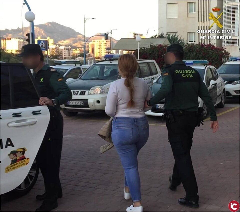 La Guardia Civil detiene a dos personas y esclarece siete delitos de robo mediante el método del abrazo