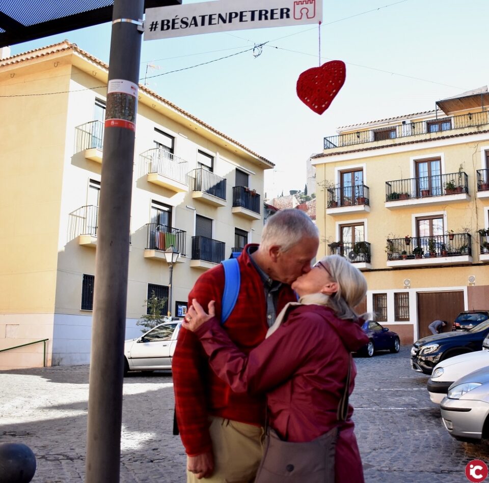 Turismo Petrer busca llenar de besos las redes sociales con la campaña Bésate en Petrer