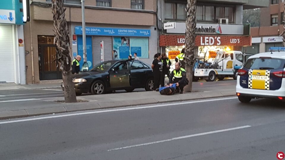 La Policía Local detiene a tres personas acusadas de un presunto delito de robo con fuerza y atentado contra la autoridad en Alicante