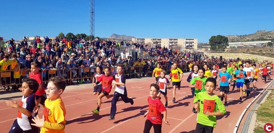Muy buen ambiente deportivo en el Cross Escolar Elda 2020