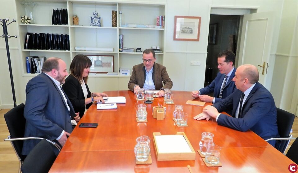 Rubén Alfaro traslada al Ministerio de Transportes la idoneidad de Elda para albergar el puerto seco del Corredor Mediterráneo