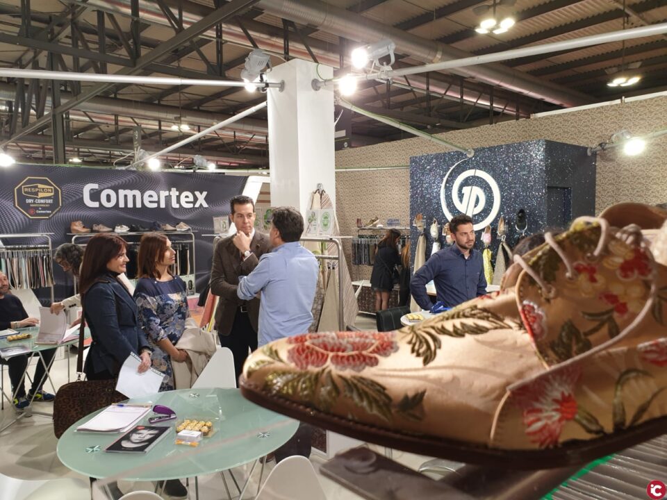 Rubén Alfaro respalda a las empresas de Elda y comarca que participan en la Feria Lineapelle de Milán