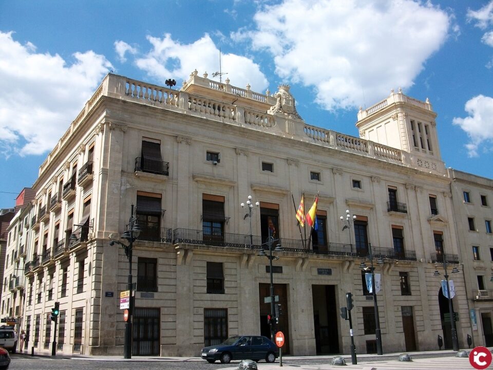 Més de trenta estudiants podran fer les pràctiques dels seus estudis en lajuntament dAlcoi