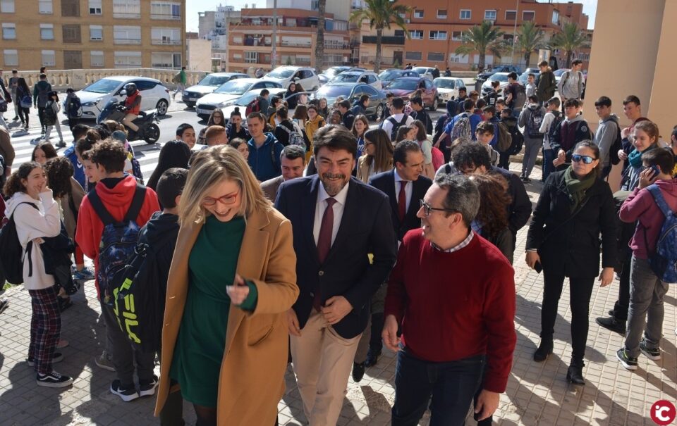 El Pleno asume por unanimidad la propuesta del alcalde para conceder a la Medalla de la Ciudad al Instituto Jorge Juan