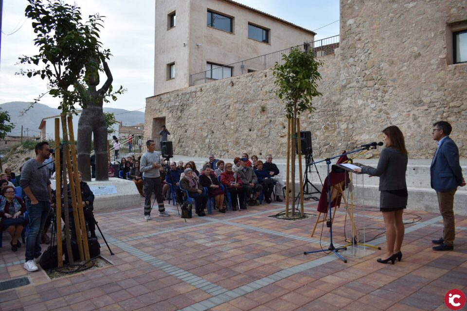 Agost inaugura la Plaça de les Peones