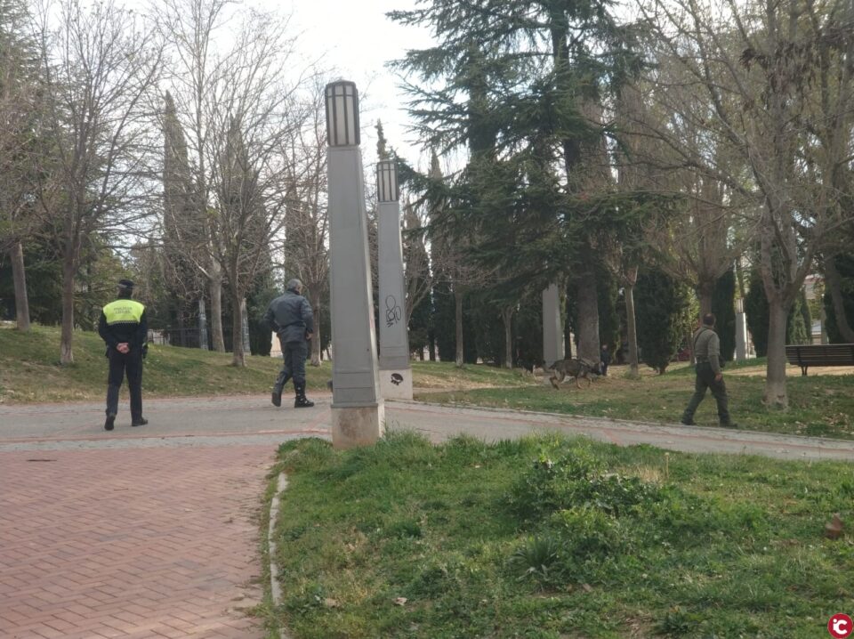 La Guàrdia Civil visita els parcs per traçar una estratègia que evite els casos d'enverinaments de gossos