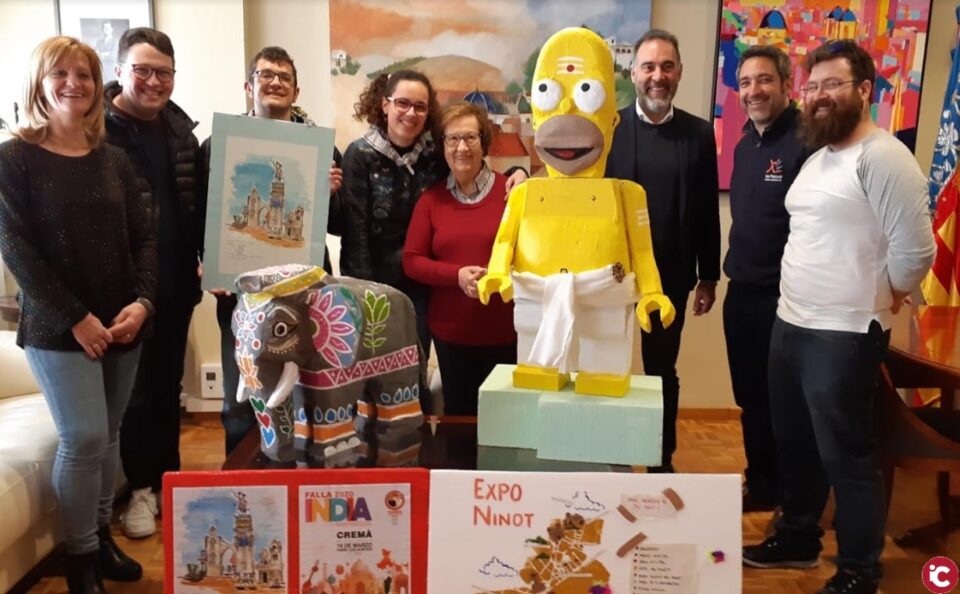 El Centro Ocupacional San Pascual de Ibi celebra su 'Cremà 2020' con una falla inspirada en la India