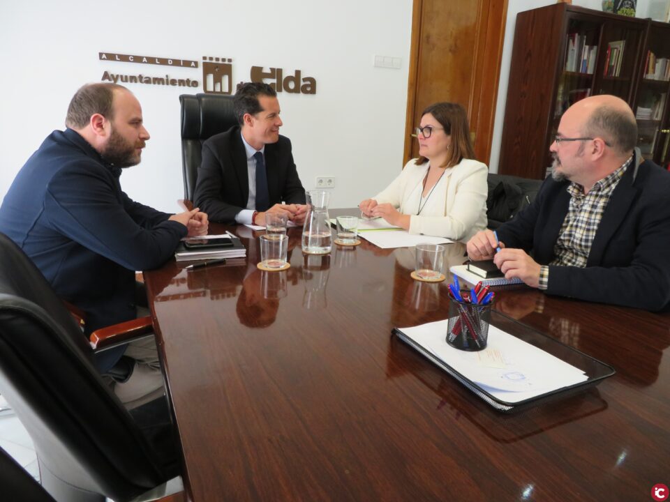 Rubén Alfaro e Inmaculada Orozco establecen una línea de colaboración entre la FVMP y la Conselleria de Política Territorial para trabajar la Agenda 2030