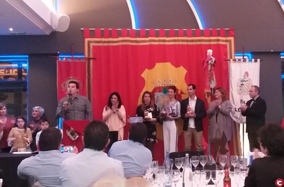 La comparsa Tercoi de Flandes homenajea a sus cargos festeros